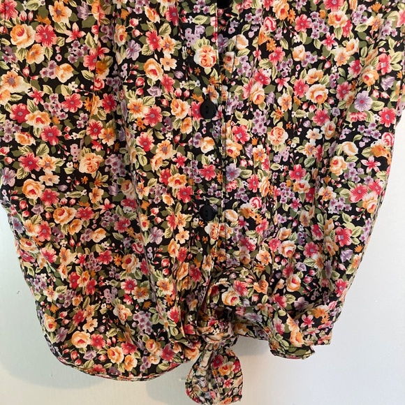 90s Flower Print Crop Top (Tied) - Picture 3 of 6